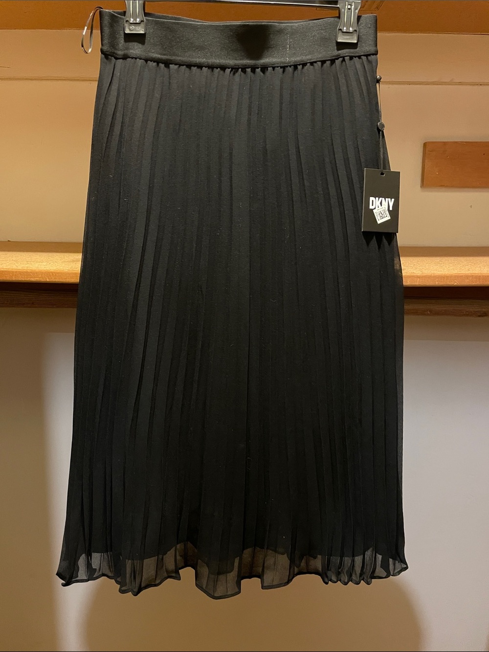 DKNY Black Pleated Midi Skirt with Elastic Waist